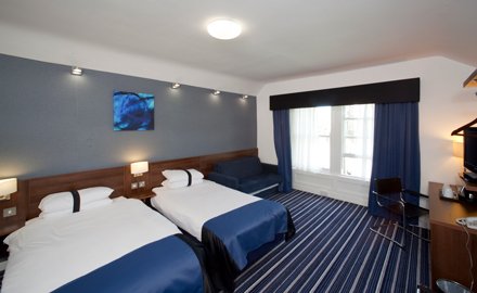 Budget bedrooms in Edinburgh hotel